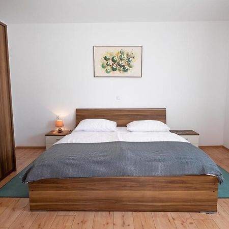 Apartmani Suzana 克罗诺维察 外观 照片
