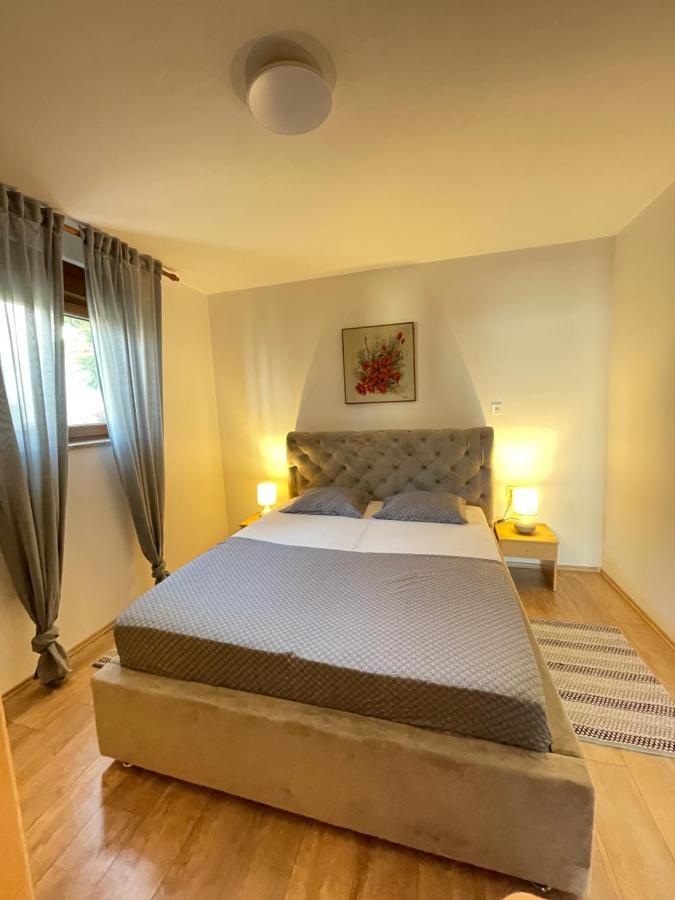 Apartmani Suzana 克罗诺维察 外观 照片